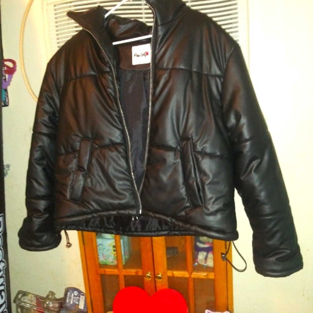 🌹 Great Way To Keep Warm For Winter, Faux Leather Puffer Jacket, Sz L